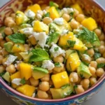 Ensalada de Garbanzos con Mango, Aguacate, Hierbabuena y Feta: Frescura y Sabor para el 2025 4 Ensalada de Garbanzos con Mango, Aguacate, Hierbabuena y Feta
