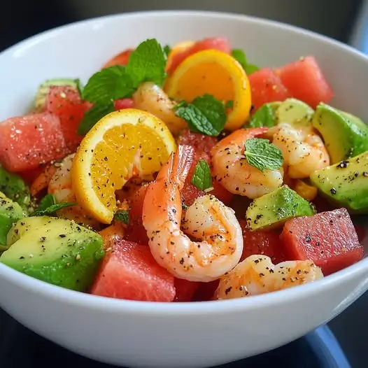 Ensalada de Aguacate, Sandía y Langostinos con Vinagreta de Cítricos