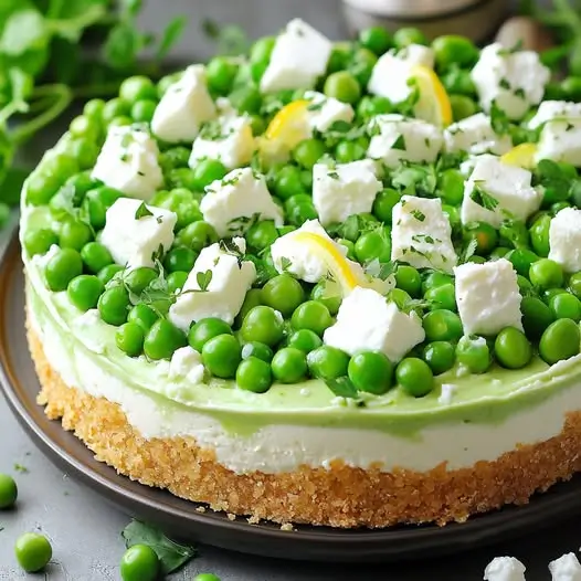 Tarta de queso con guisantes, queso feta y limón sobre galleta de parmesano 1 Tarta de queso con guisantes, queso feta y limón sobre galleta de parmesano