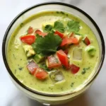 Sopa Fría de Aguacate, Tomate y Cilantro con Hielo de Limón: Un Oasis Refrescante para Tu Paladar 4 Sopa Fría de Aguacate, Tomate y Cilantro con Hielo de Limón