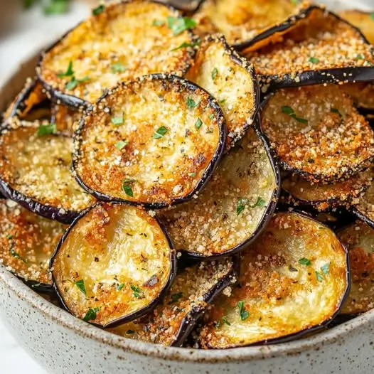 Chips Crujientes de Berenjena con Parmesano y Hierbas de Provenza: El Snack Perfecto