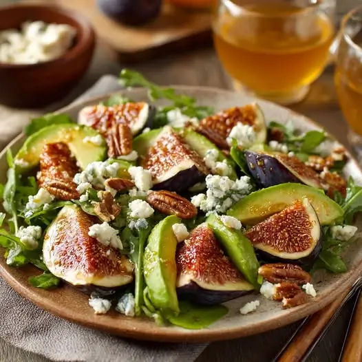Ensalada de Higos, Aguacate y Queso Azul con Vinagreta de Naranja