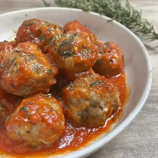 Polpette in Umido alla Pizzaiola: Un Classico Confortante
