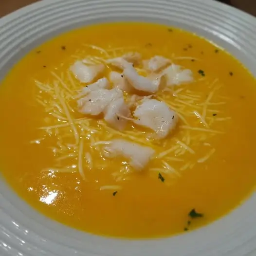 Sopa de Merluza: Un Bocado de Sabor y Confort Casero