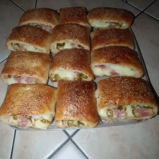 Panecitos Rellenos de Queso Crema, Jamón y Jalapeño: El Desayuno Perfecto