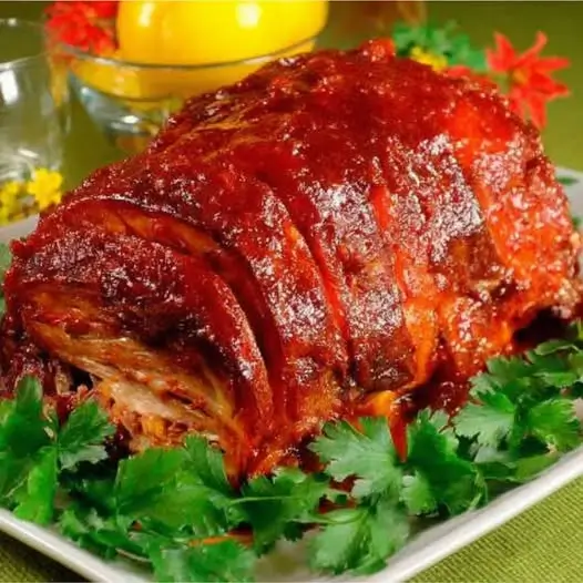 Pierna de Cerdo Clásica : Adobada con Chiles, Naranja y Especias