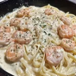 Fettuccini Alfredo con Camarones y Ajo